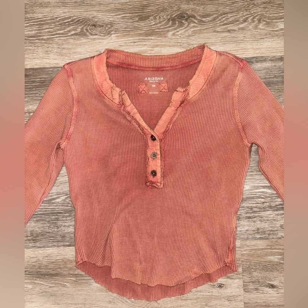 Arizona Jean Co. Cropped V-Neck - Picture 2 of 3
